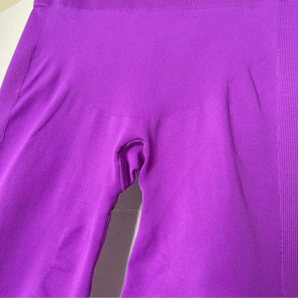 Lululemon Zone In Tight Tender Violet Compression Pants 4 - Picture 3 of 6